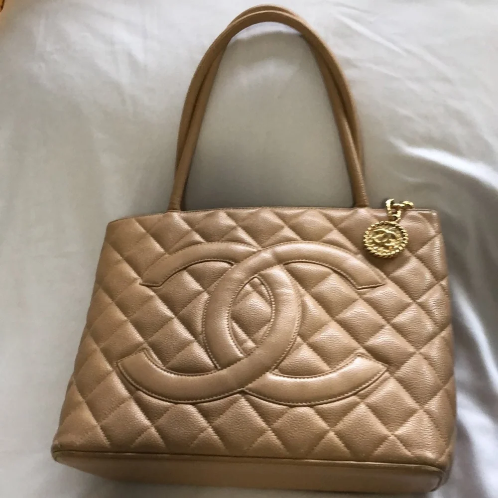 Vintage Chanel Beige Classic Medallion Quilted Caviar Tote Bag - Picture 14 of 15